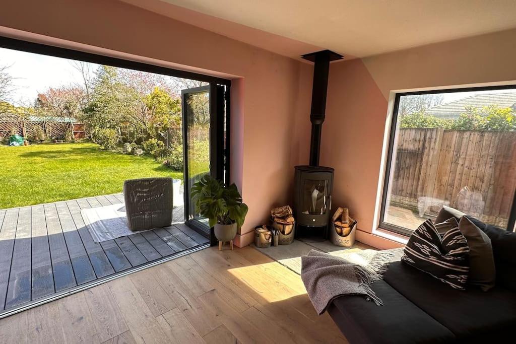 Formby, Spacious True Bungalow Steps From Beach Exterior photo